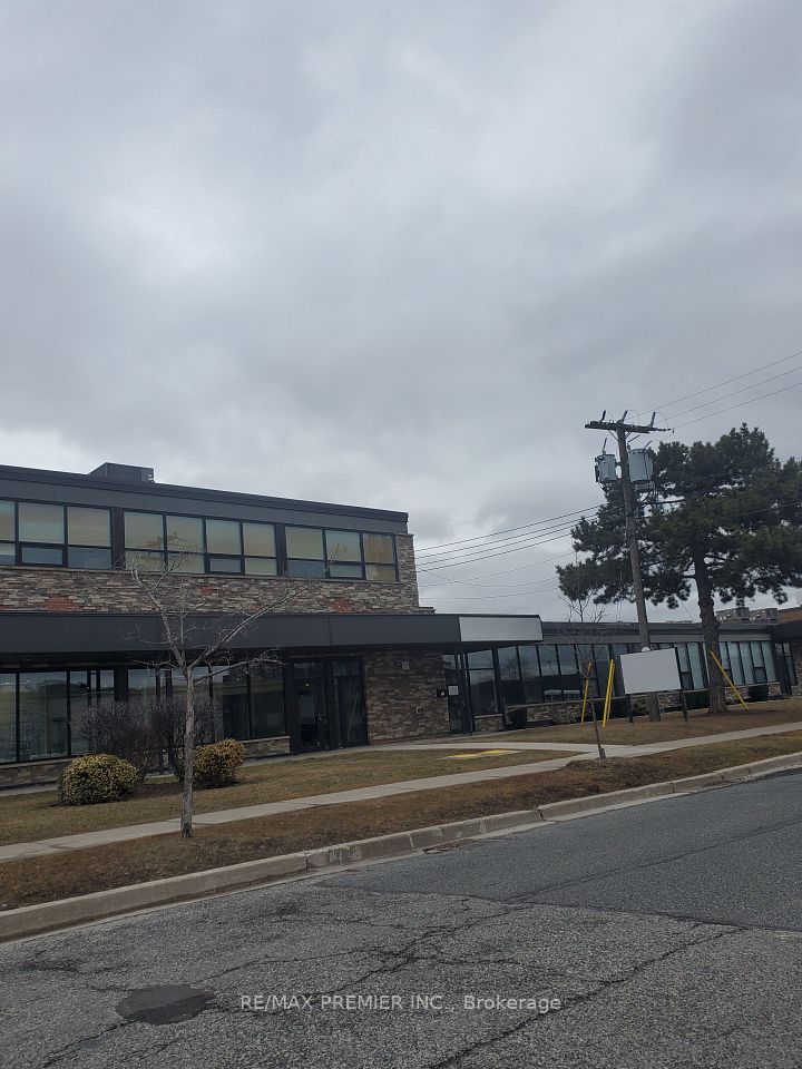 54 Samor Road 2, Toronto W04, ON M6A 1J6