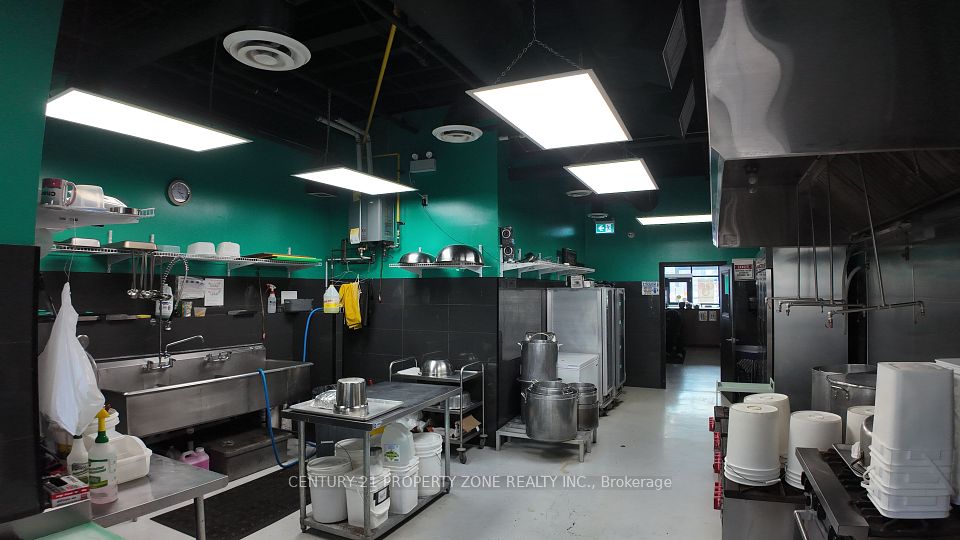 3300 Dufferin Street F, Toronto W04, ON M6A 2T5