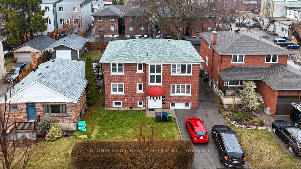 10 Woodbury Road, Toronto W06, ON M8W 1X6