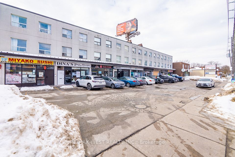 578 Marlee Avenue, Toronto W04, ON M6B 3J5