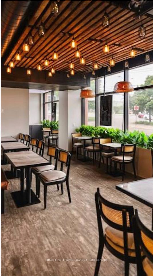 3920 Eglinton Avenue W 34, Mississauga, ON L5M 7C4