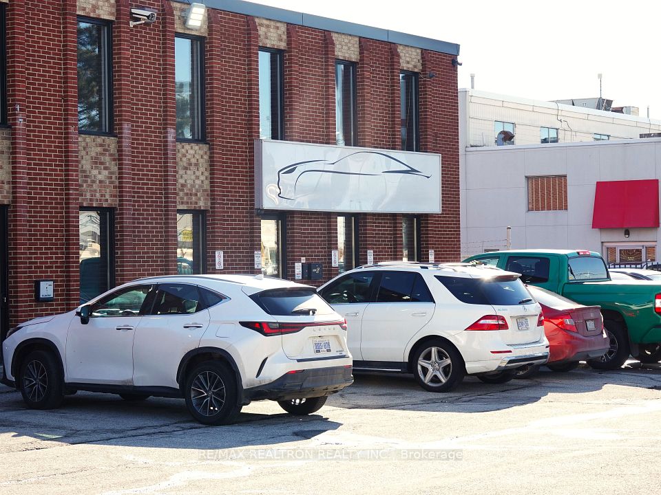 5235 Steeles Avenue W 6, Toronto W05, ON M9L 2W2