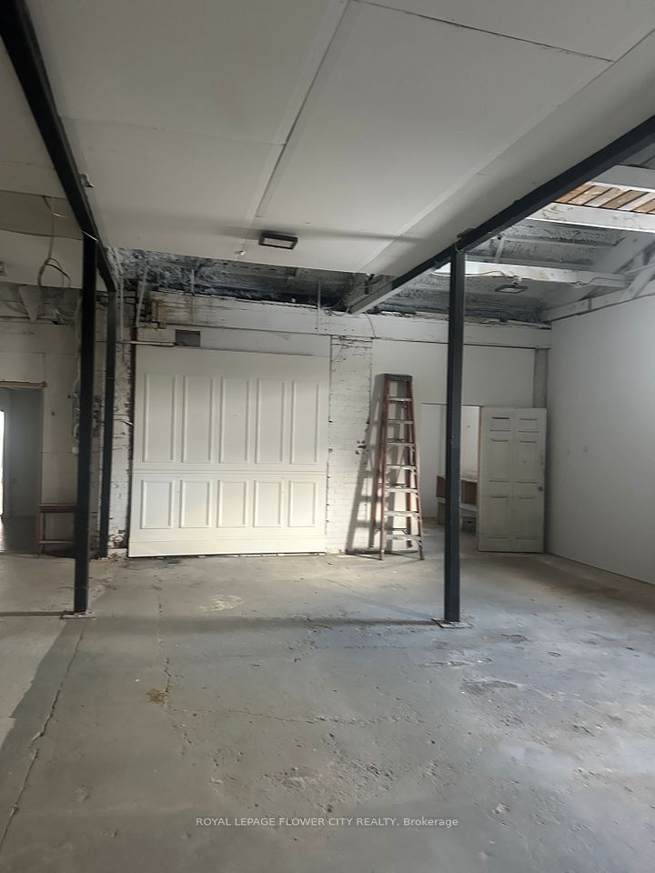 1188 Weston Road, Toronto W04, ON M6M 4P4