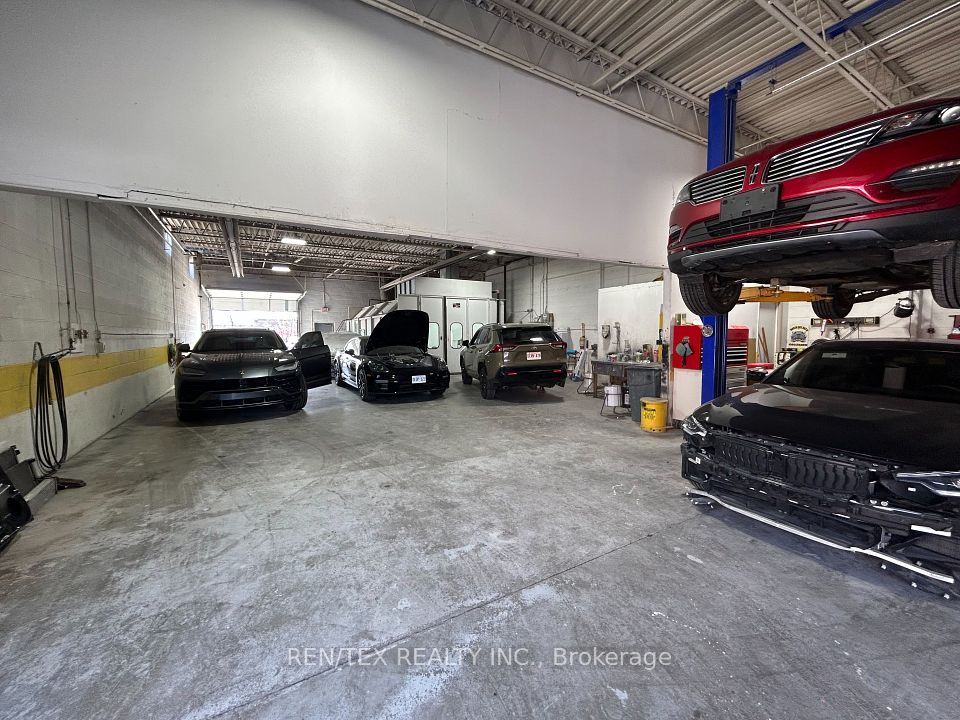 47 Toro Road, Toronto W05, ON M3J 2A4