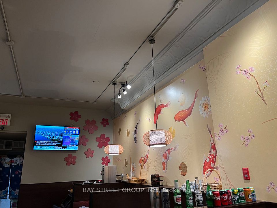 2861 Dundas Street W, Toronto W02, ON M6P 1Y9