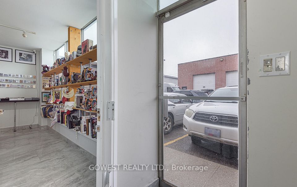 325 Weston Road 7C, Toronto W02, ON M6N 4Z9