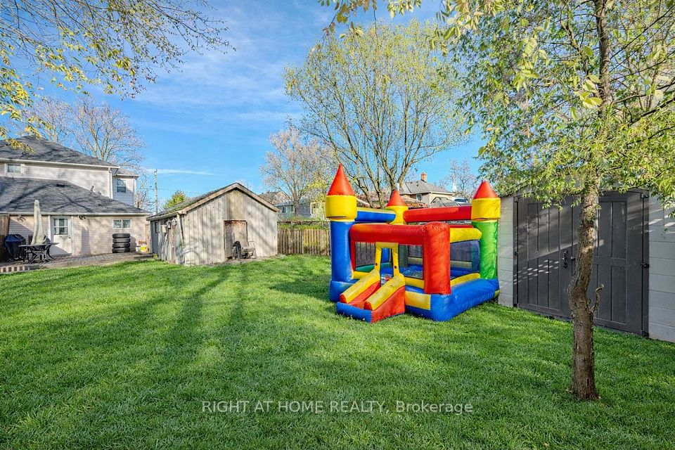 Semi-Detached  at 126 Poplar Avenue, Halton Hills, ON L7J 2E2, Halton Hills