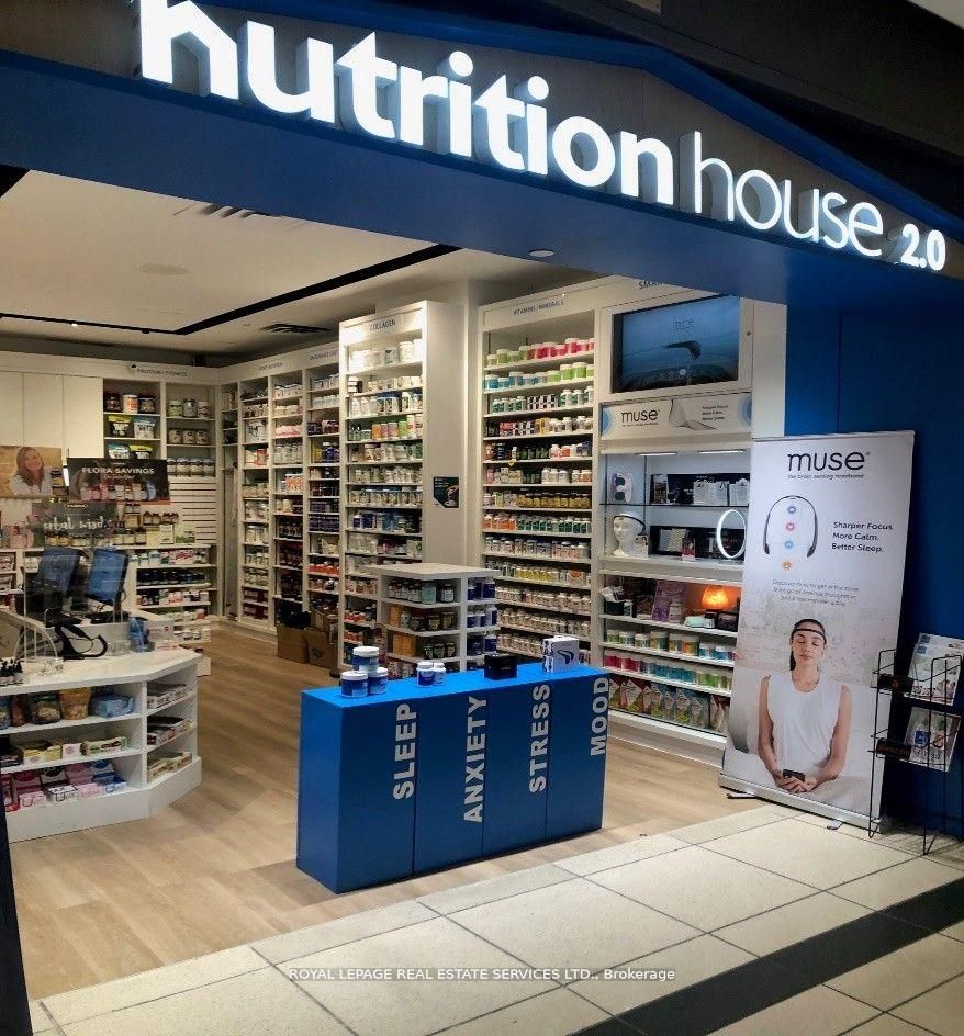 3280 Bloor Street W, Toronto W08, ON M8X 2X3