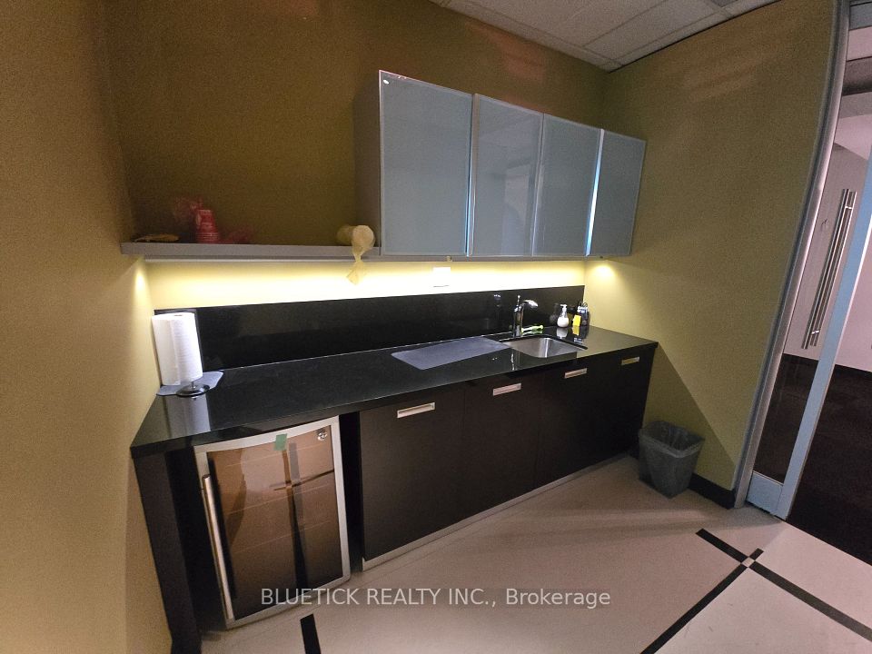 5500 North Service Road 1103, Burlington, ON L7L 6W6