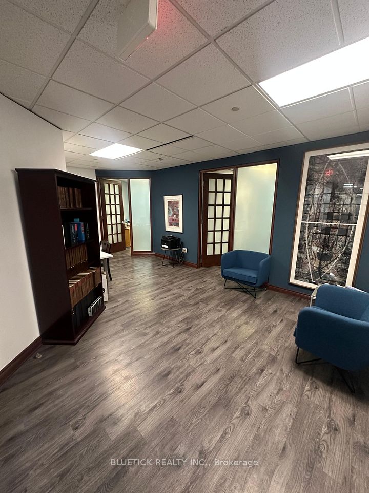 5500 North Service Road 807, Burlington, ON L7L 6W6