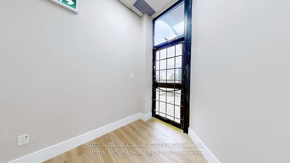 800 Petrolia Road 18 and 19, Toronto W05, ON M3J 3K4