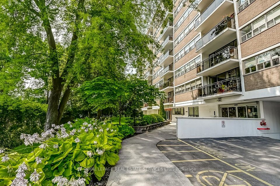 212 Kerr Street 404, Oakville, ON L6K 3B1 at 212 Kerr Street 404, Oakville, ON L6K 3B1, Oakville, ON, L6K 3B1