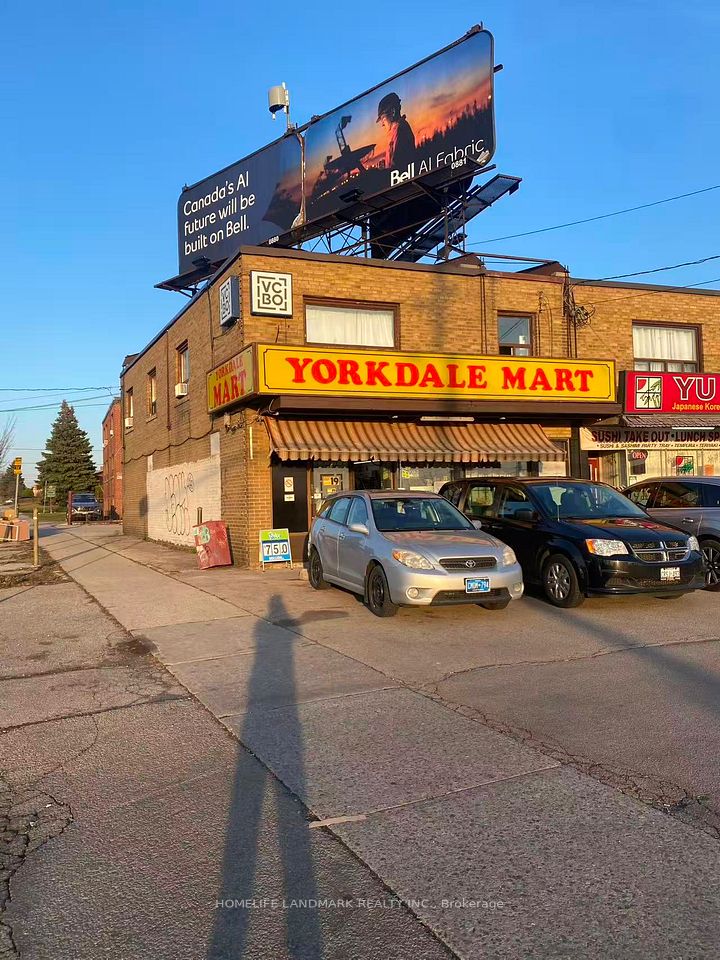 3261 Dufferin Street, Toronto W04, ON M6A 2T2