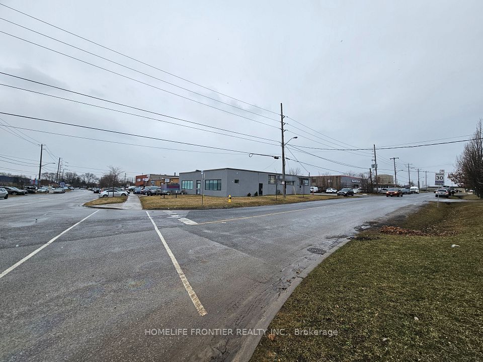 13 Racine Road, Toronto W10, ON M9W 2Z2