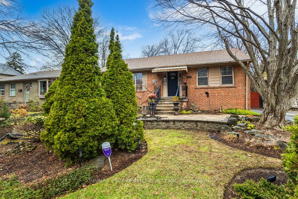 1051 Melvin Avenue, Oakville, ON L6J 2V8