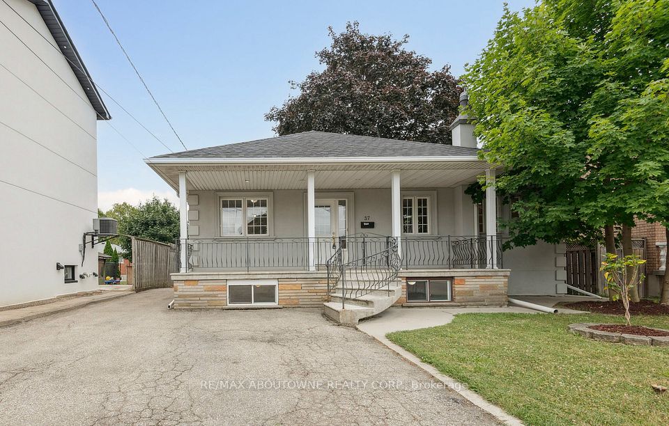 37 Brome Road, Toronto W04, ON M6L 1T5