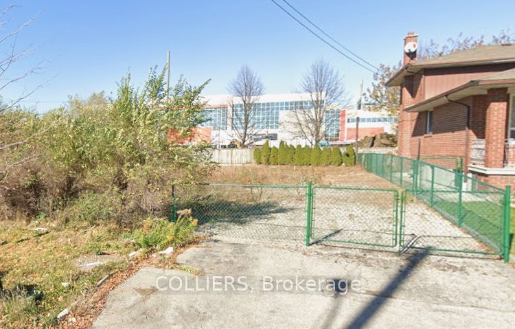 188 Fairholme Avenue, Toronto W04, ON M6B 2X4