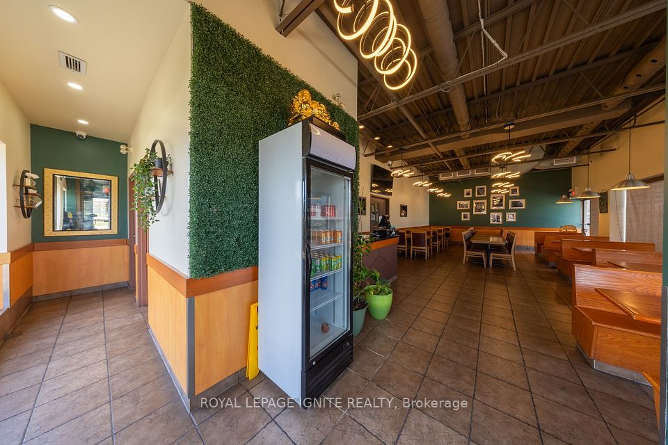 1706 Dundas Street E 1, Mississauga, ON L4X 1L7