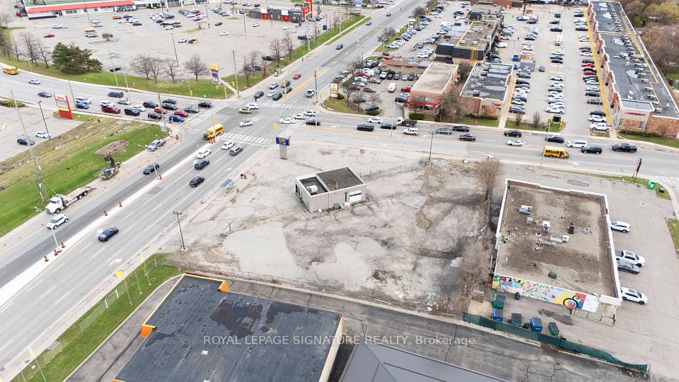 73 Kennedy Road S, Brampton, ON L6W 3E4