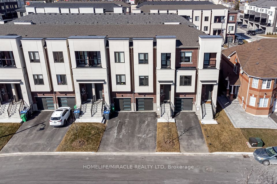 Att/Row/Townhouse at 18 Queensland Crescent, Caledon, ON L7E 2E1, Caledon
