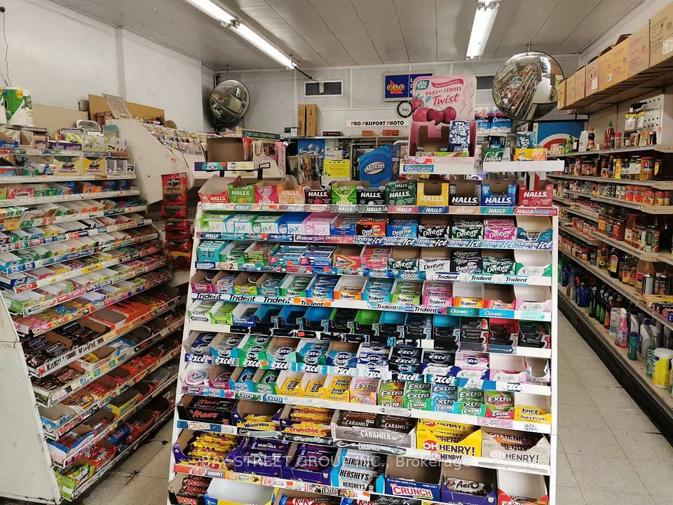 3115 Dundas Street W, Toronto W02, ON M6P 1Z9