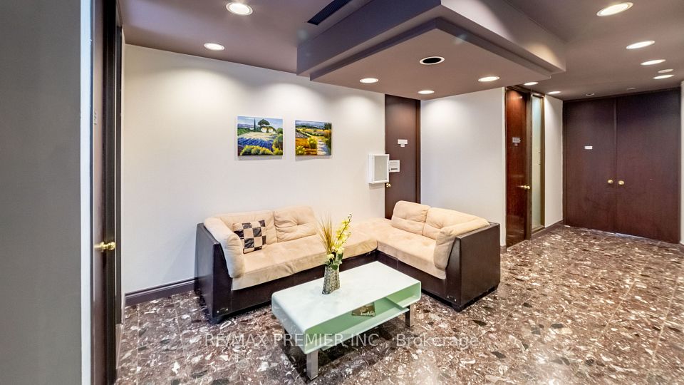 28 Village Centre Place 28-305, Mississauga, ON L4Z 1V9