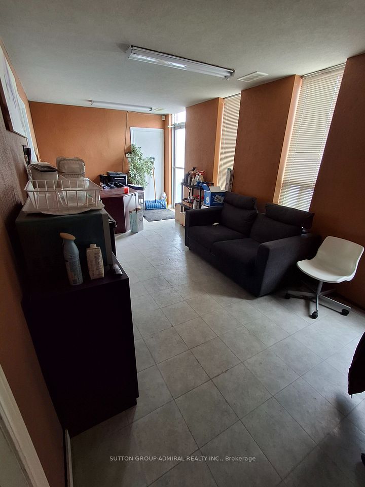 703 Garyray Drive, Toronto W05, ON M9L 1R2