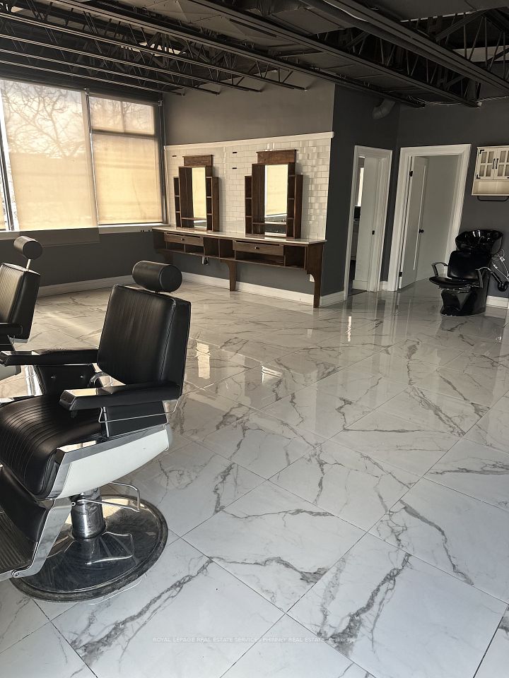 112 Lakeshore Road E 2, Mississauga, ON L5G 1E3