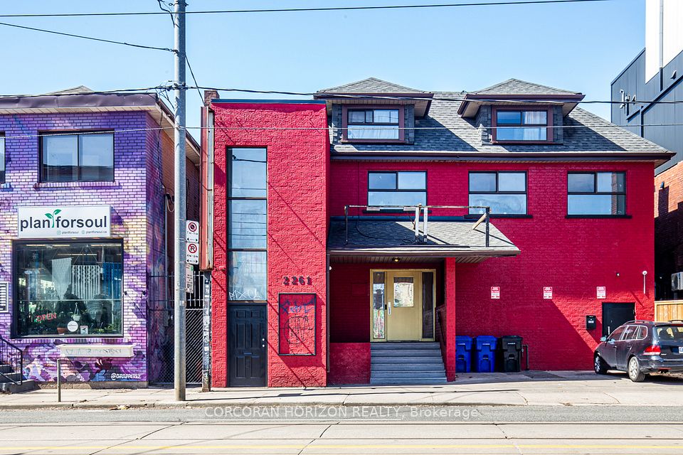 2261 Dundas Street, Toronto W01, ON M6R 1X6