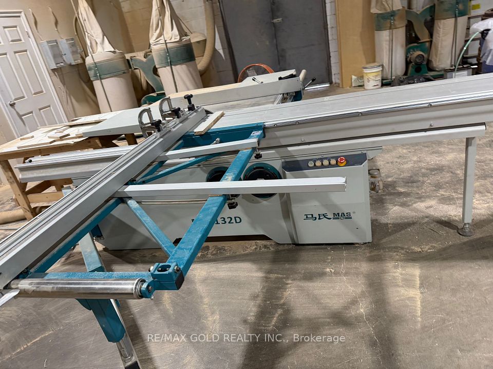 1645 Sismet Road 15-16, Mississauga, ON L4W 1Z3