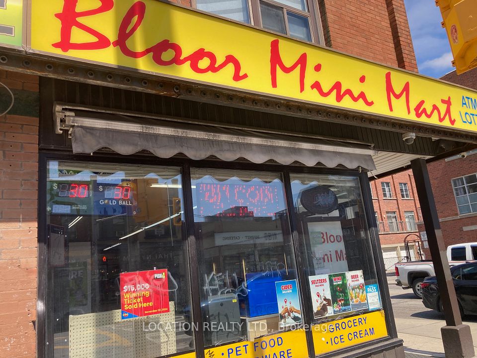 1422 Bloor Street W, Toronto W02, ON M6P 3L5
