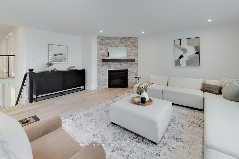 Detached at 1124 Lansdown Drive, Oakville, ON L6J 7N7, Oakville