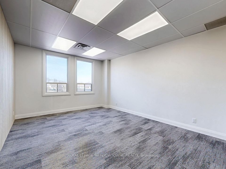 37 Main Street S E, Halton Hills, ON L7G 3G2