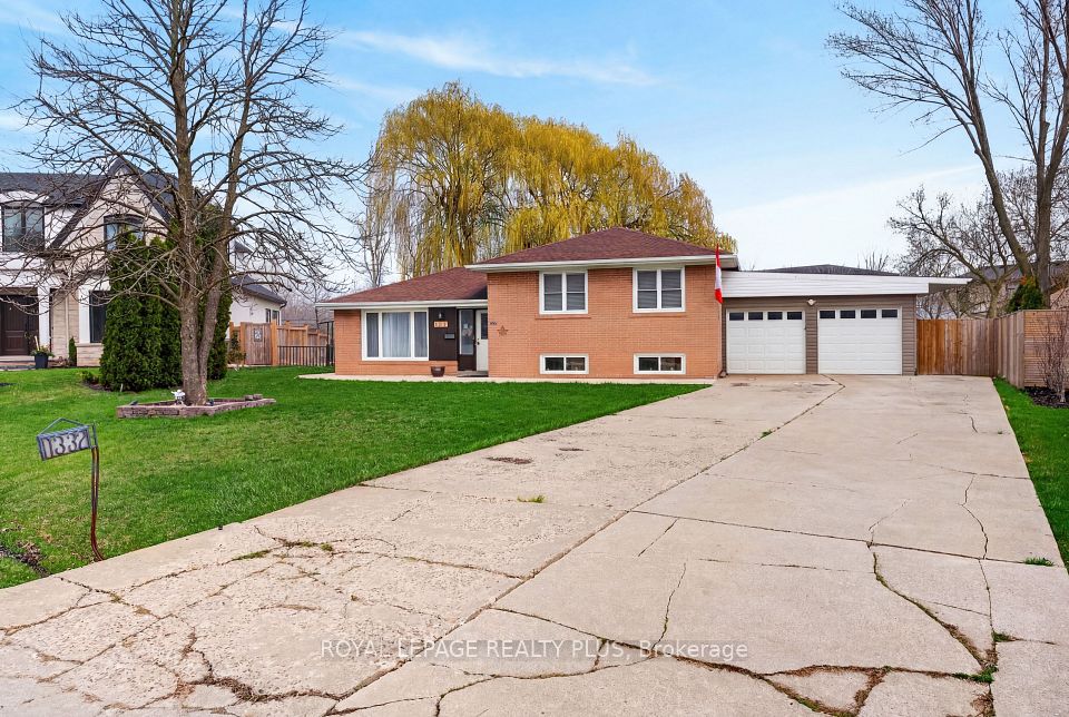 Detached at 1332 Stanbury Road, Oakville, ON L6L 2J4, Oakville