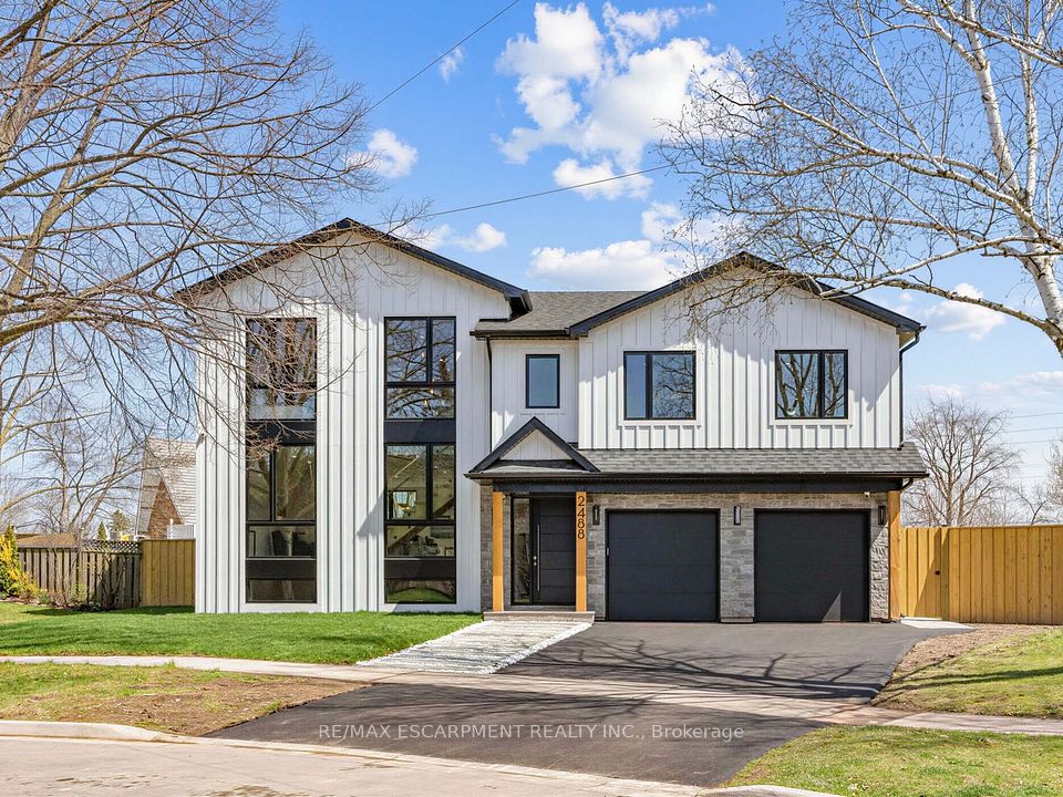 Detached at 2488 Bridge Road, Oakville, ON L6L 2H2, Oakville