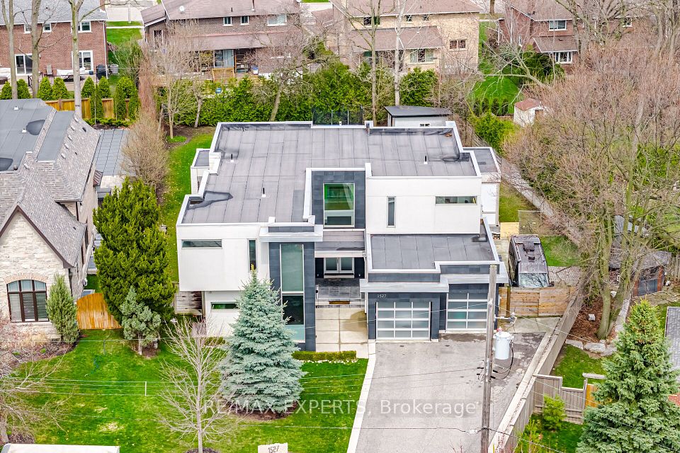 Detached at 1527 Glenhill Crescent, Mississauga, ON L5H 3C4, Mississauga