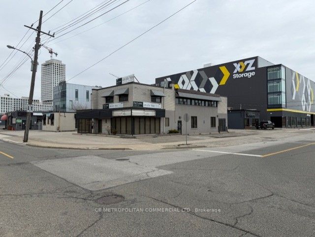 897 Kipling Avenue, Toronto W08, ON M8Z 5H3