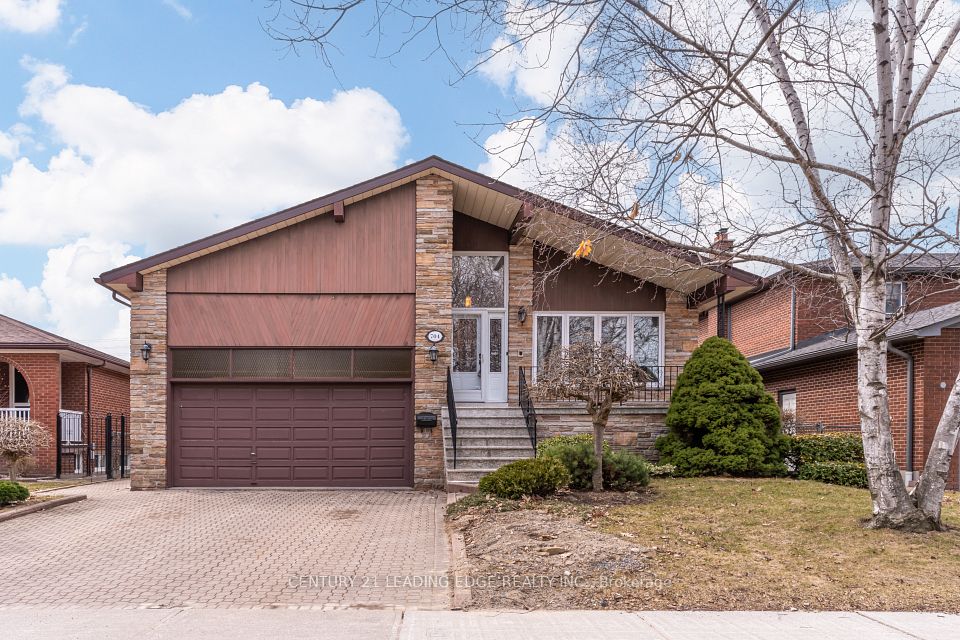 Detached at 704 Hillman Crescent, Mississauga, ON L4Y 2J2, Mississauga