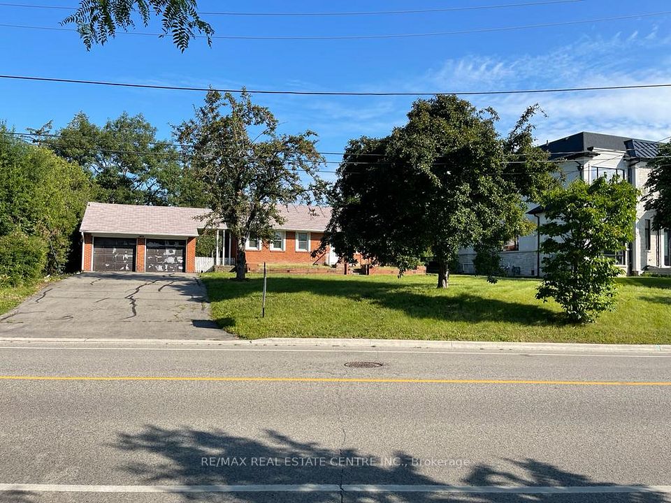 Detached at 2431 Thorn Lodge Drive, Mississauga, ON L5K 1K8, Mississauga