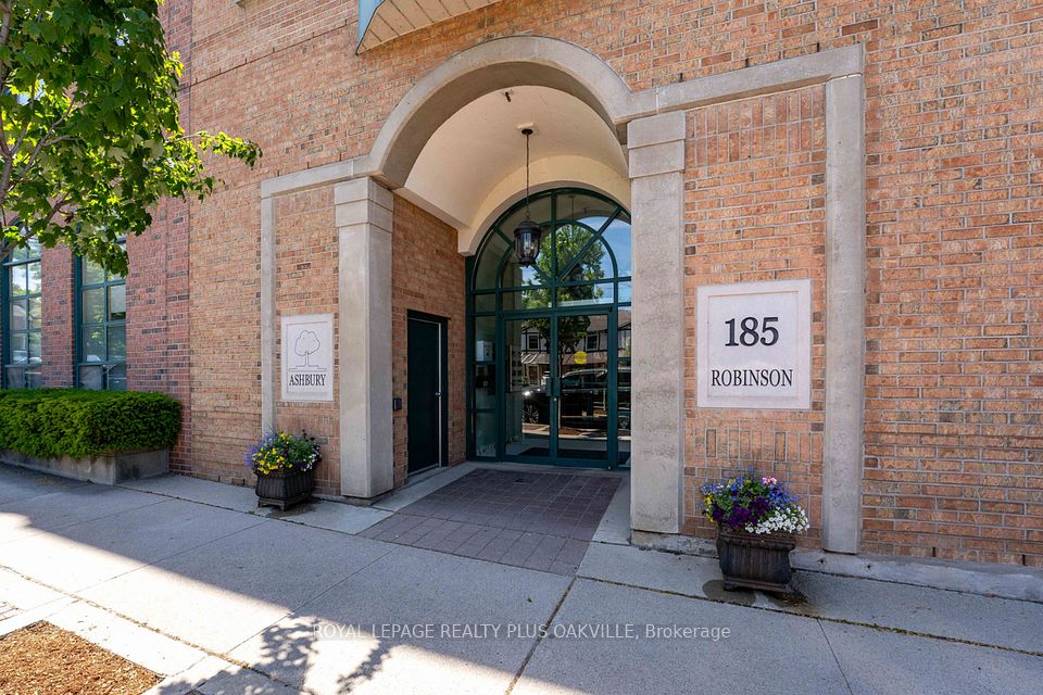 Condo Apartment at 185 Robinson Street 315, Oakville, ON L6J 7P6, Oakville