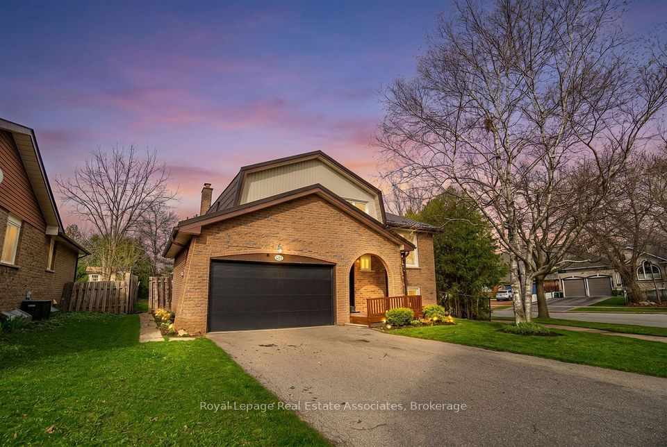 Detached at 471 Valhalla Court, Oakville, ON L6L 5M5, Oakville