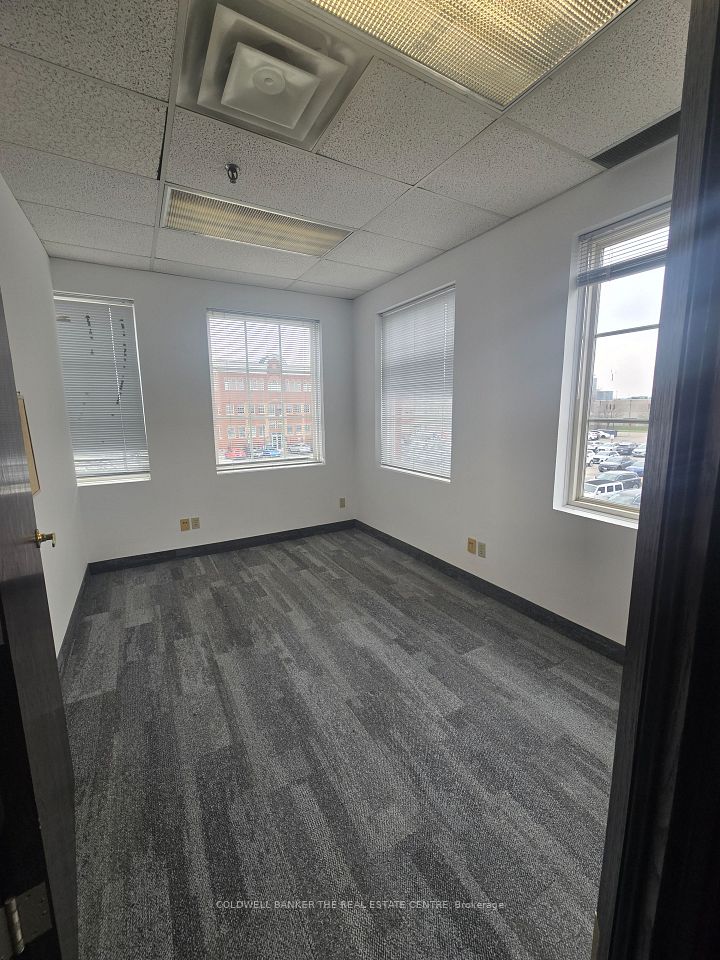 5025 Orbitor Drive 1/300, Mississauga, ON L4W 4Y5