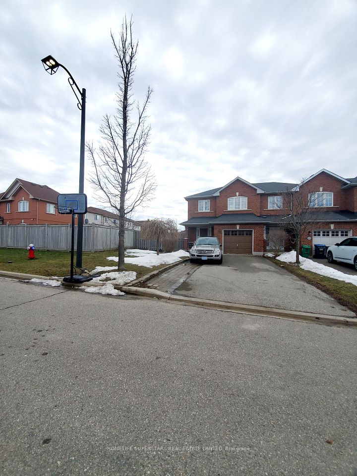 Att/Row/Townhouse at 6096 Windfleet Crescent, Mississauga, ON L5V 2Z6, Mississauga
