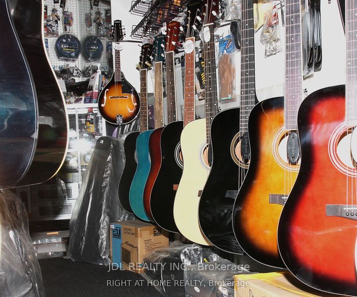 465 W Rogers Road W, Toronto W03, ON M6M 1A8