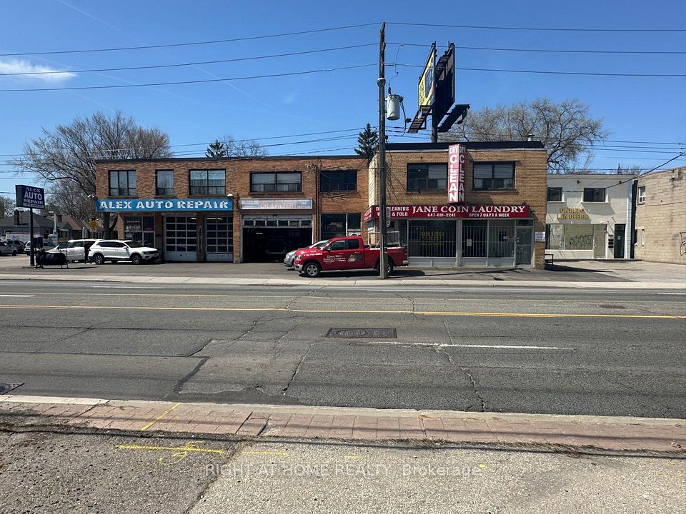 1778 Jane Street, Toronto W04, ON M9N 2T2