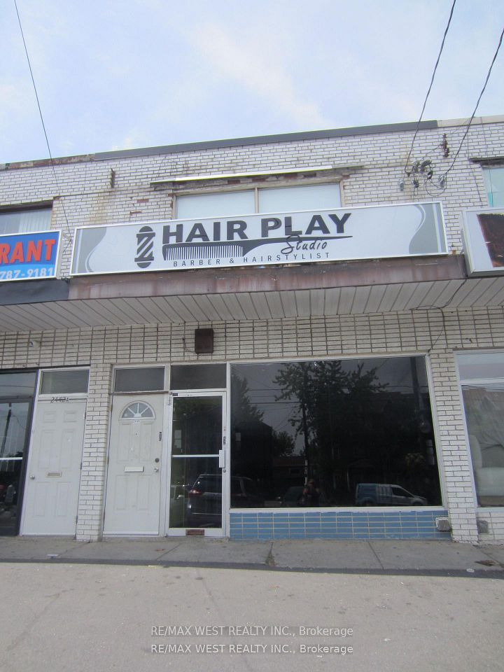2444 Dufferin Street, Toronto W04, ON M6E 3T1
