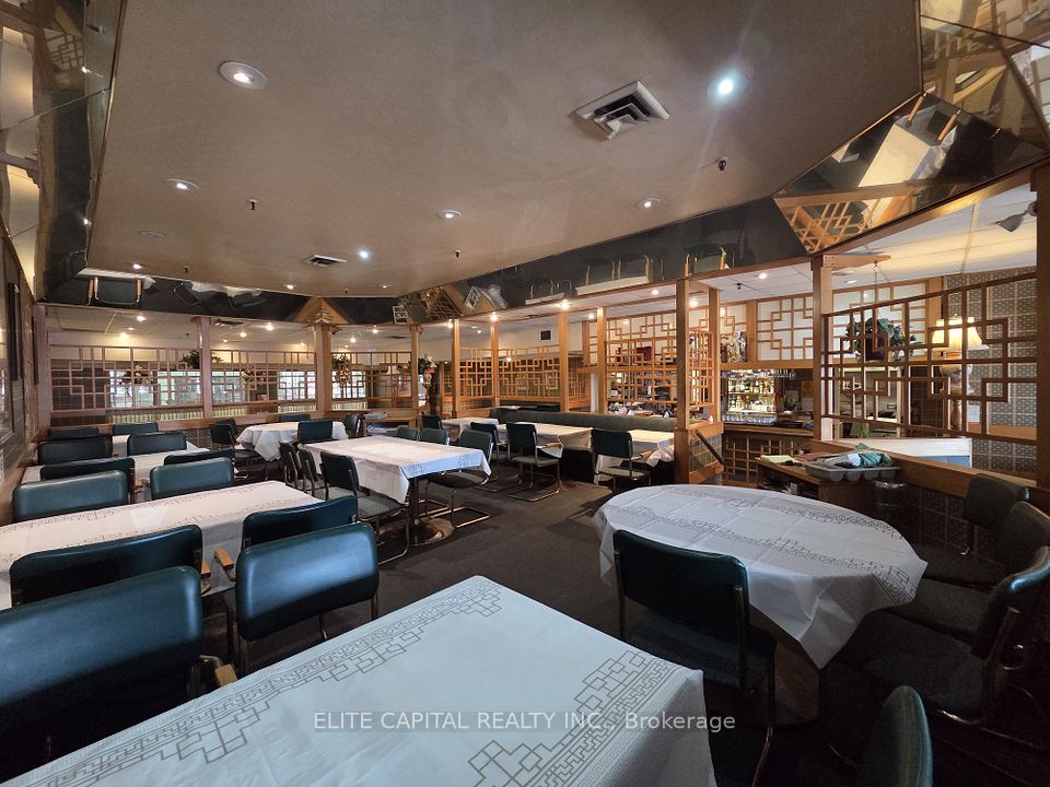 377 Burnhamthorpe Road E, Mississauga, ON L5A 3Y1