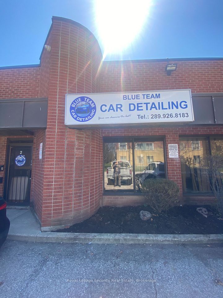 2007 Lawrence Avenue W 2, Toronto W04, ON M9N 3V1