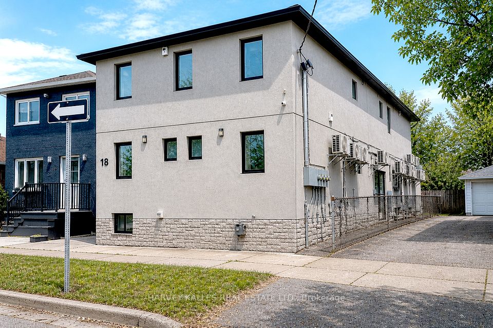 18 Cavell Avenue, Toronto W06, ON M8V 1P2