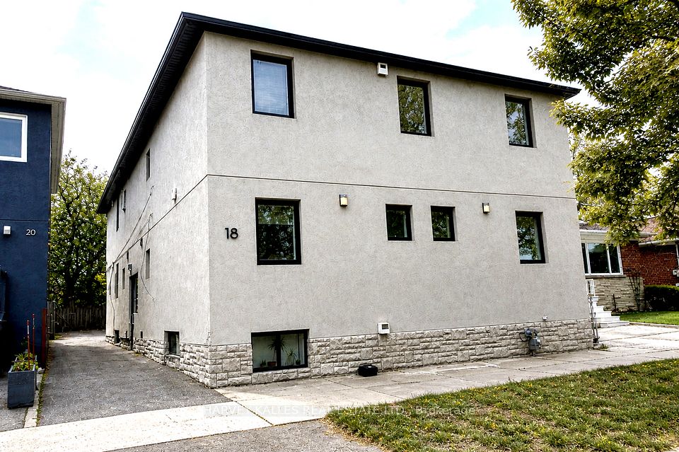 18 Cavell Avenue, Toronto W06, ON M8V 1P2
